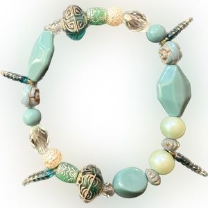 Mixed Material stretchy charm bracelet - Shades of blue